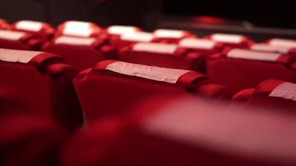空红色座位的电影院剧院内部场景