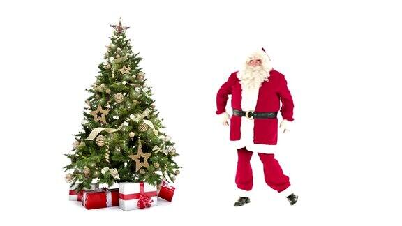 彩灯装饰的圣诞树与圣诞老人快乐街道现代舞蹈在白色背景与文字空间放置标志或复制动画圣诞礼物问候明信片视频