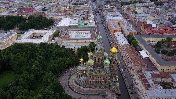俄罗斯黄昏圣彼得堡救世主洒血城市全景航拍4k