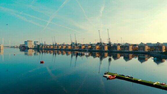 伦敦码头泰晤士河的优美风光