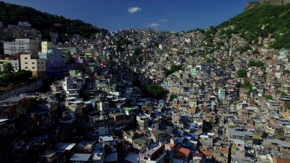 贫民窟空中:前锋进入巴西里约热内卢的RocinhaFavela