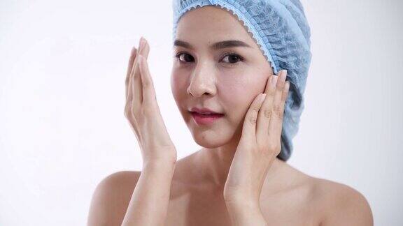 微笑的东亚民族女性皮肤护理