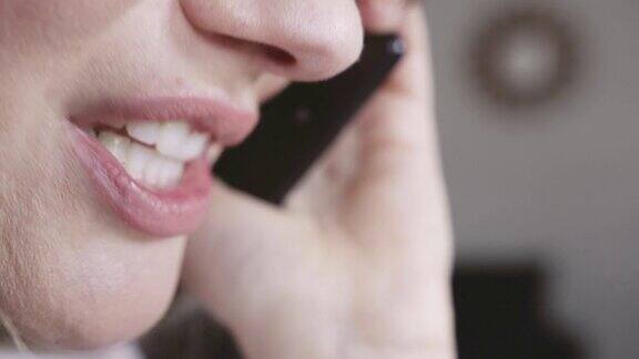 手机通话时女性嘴唇的特写