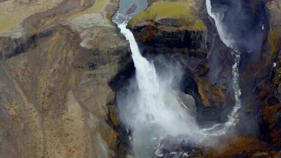俯瞰雄伟的海弗斯瀑布冰岛的壮丽景色