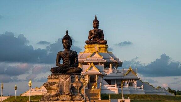 泰国颂卡省普塔蒙松区移动的云状佛像
