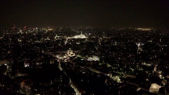 意大利米兰大教堂夜景鸟瞰图