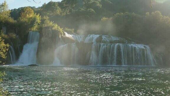 克罗地亚克尔卡国家公园的瀑布