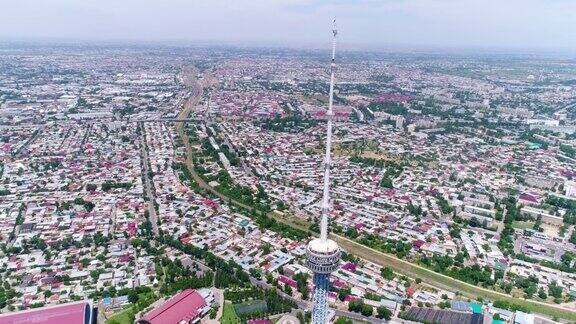 塔什干电视塔上的乌兹别克斯坦国旗
