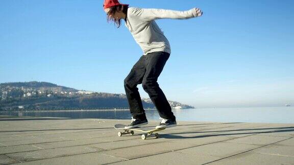 慢动作自由度:滑板者跳跃和做翻转戏法在混凝土海岸