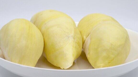 榴莲流行泰国热带传统水果美味榴莲水果放在白色盘子里
