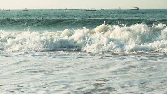 大东海海滩上南海大浪的慢镜头录像