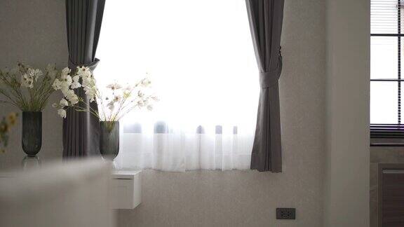 早晨阳光透过窗帘从卧室的窗户射进来