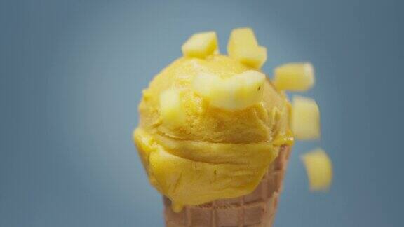 芒果甜筒冰淇淋
