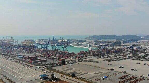 工业港与集装箱港鸟瞰图其中是航运的一部分