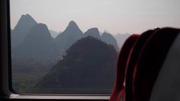 阳光明媚的一天火车公路旅行到广州通过著名的山窗口pov全景4k中国