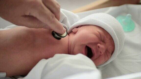 新生儿体检