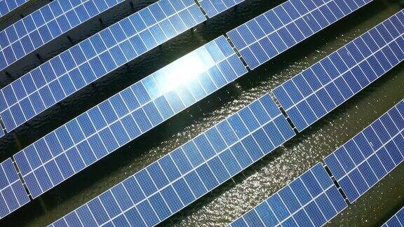 鸟瞰图太阳太阳能发电装置安装在盐场产生清洁能源环保或清洁能源的动力理念