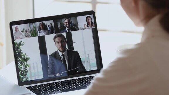 业务团队在电脑上进行视频会议
