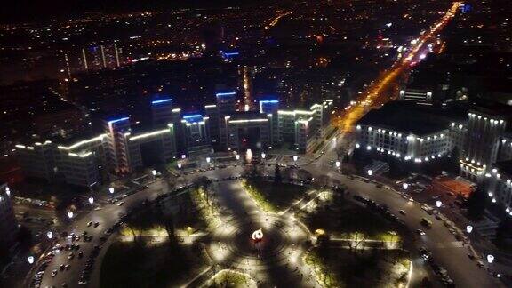 德尔日prom自由广场(哈尔科夫)的夜晚灯光
