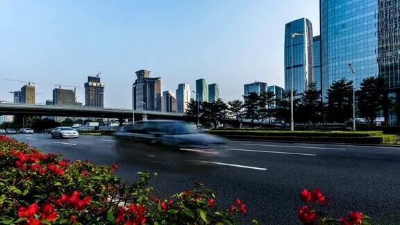 中国深圳2014年11月20日:中国深圳市中心的建筑和交通状况