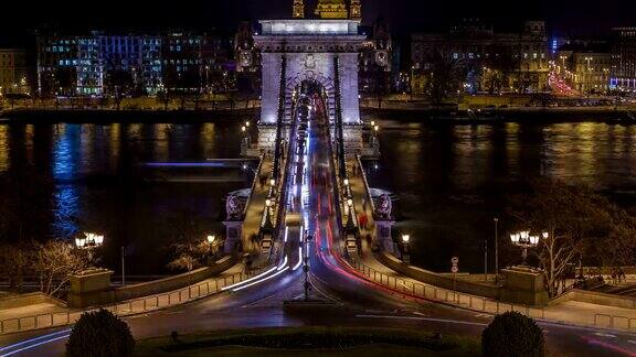 在布达佩斯的铁链桥的夜晚时光流逝