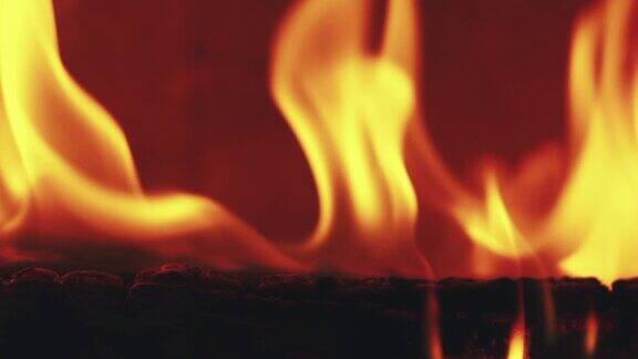 特写火焰在壁炉缓慢运动