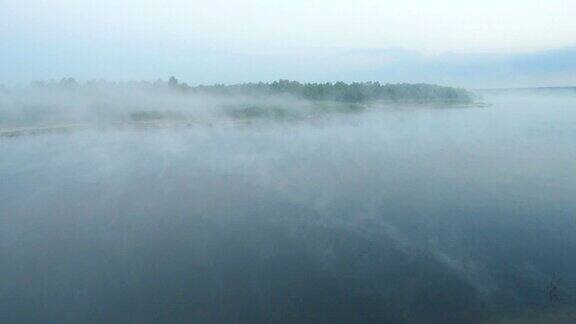 德斯纳河上的晨雾