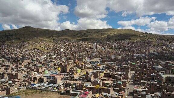 鸟瞰秘鲁城市普诺和山脉