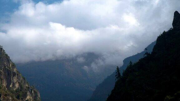 喜马拉雅山上的云