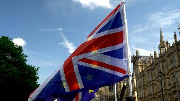英国威斯敏斯特大教堂前悬挂着带有英国国旗的欧洲国旗