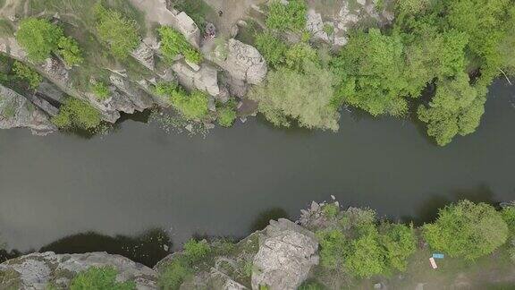 著名的乌克兰风景鸟瞰乌克兰赫斯基蒂基奇河上的布基峡谷