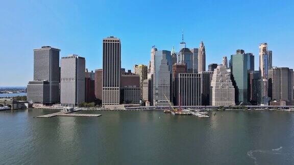 鸟瞰图的纽约警察直升机从曼哈顿与东河金融区纽约市美国