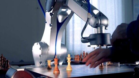 机械手移动棋子机器人玩跳棋