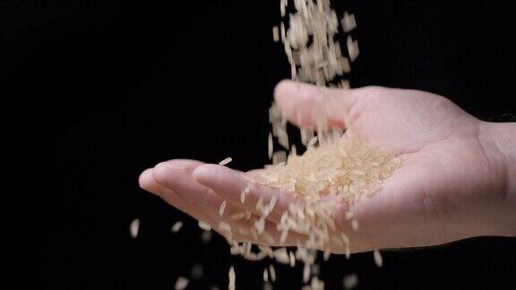 米落在手中的慢动作