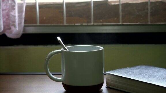 热咖啡和书:摄影