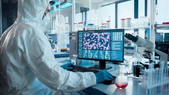 医学实验室:穿着无菌工作服、面罩和口罩的微生物科学家从事计算机开发疫苗、药物和抗生素屏幕显示高科技概念的DNA研究