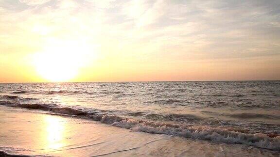 黎明在海边