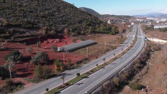 航拍山景边上的高速公路