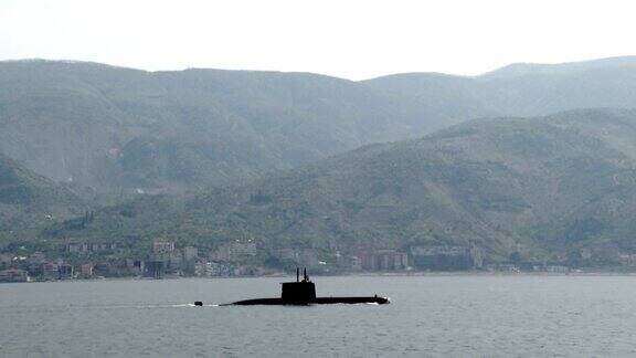军事潜艇进入博斯普鲁斯海峡