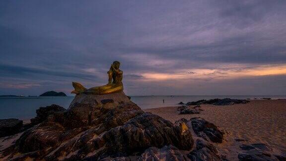 时间流逝美人鱼雕像日出场景泰国宋卡著名旅游景点