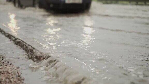 大雨过后街道被淹气候变化全球变暖