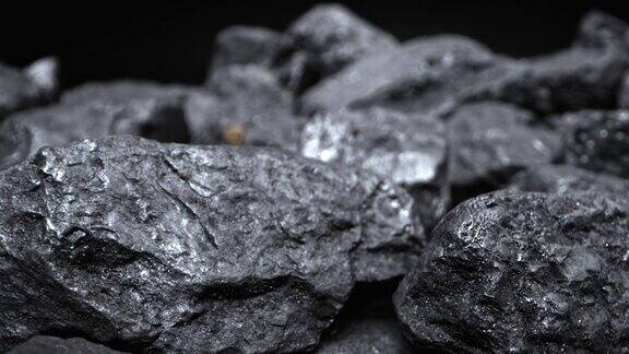 煤块的特写煤块上的硫磺摄影车开始拍摄
