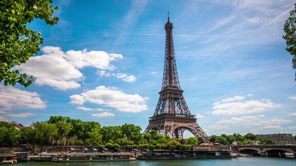 法国巴黎的埃菲尔铁塔时光流逝