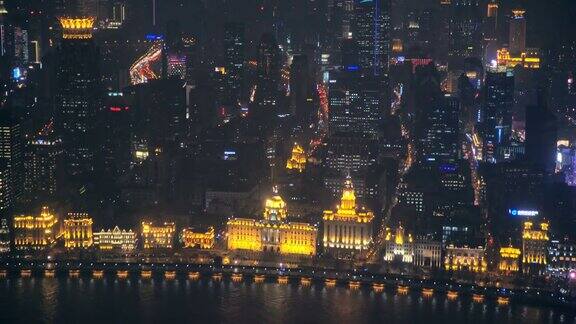 黄浦江上的江船作为浦西北部夜间的背景