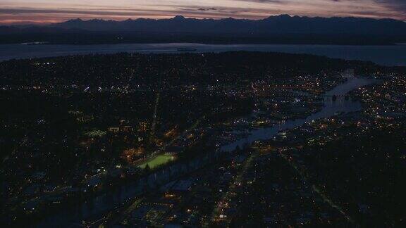 西雅图木兰花弗里蒙特巴拉德社区空中直升机观看夜晚黄昏日落照明湖华盛顿船运河