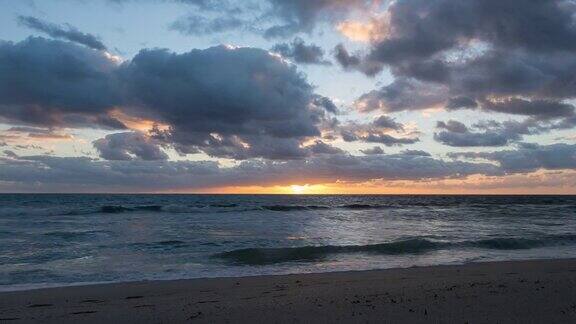 佛罗里达基韦斯特海岸的日出