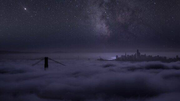 云层上的城市夜景