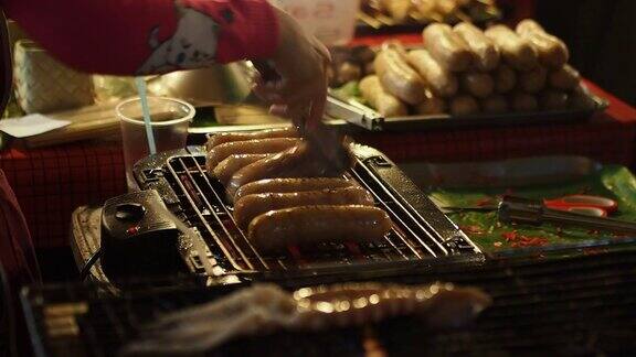 泰国清迈的传统街头小吃市场