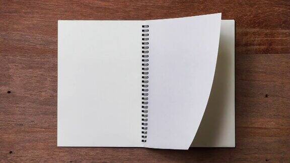 4k:木头背景上空白页打开笔记本的止动