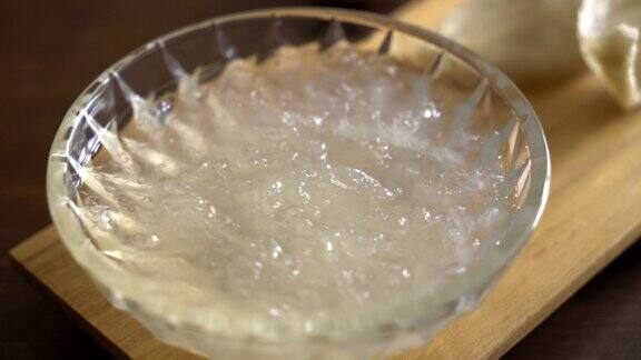 玻璃碗燕窝汤-健康饮食风格